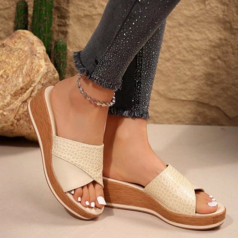 Chinelos femininos de sola inclinada, sandálias casuais de dedo grande, sapatos confortáveis para senhoras, verão, novo, 2022