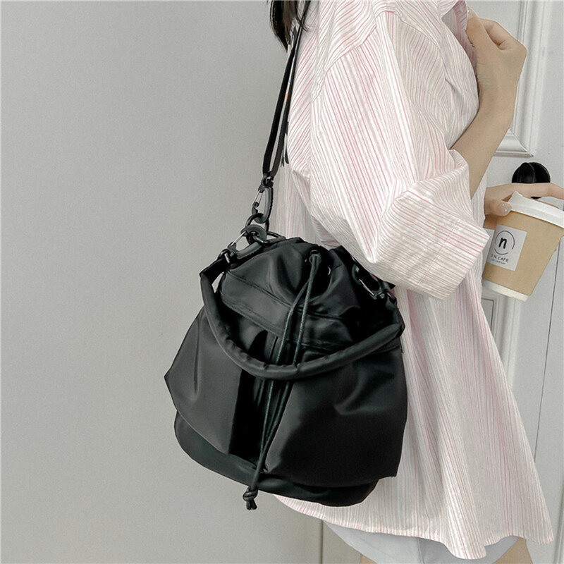 Tas tali nilon wanita, baru gaya Korea tas selempang lembut tas bahu kapasitas besar kasual Mode