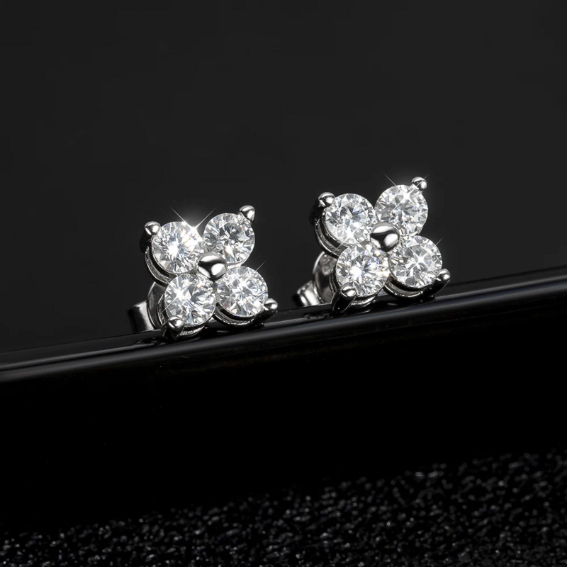 Серьги-гвоздики с бриллиантами, 3 мм, 4 камня