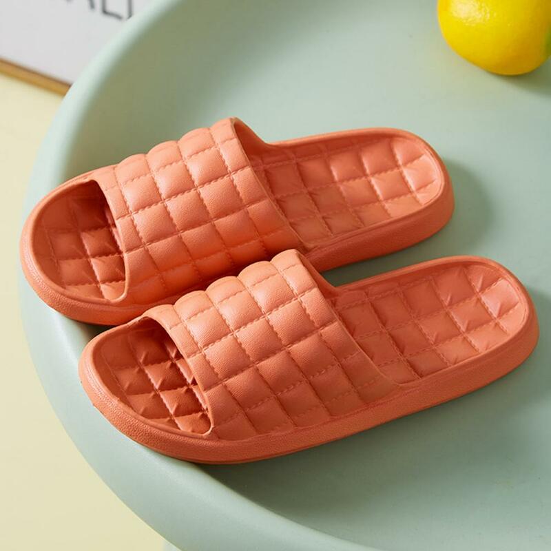 Zapatillas de ducha con patrón de rejilla para hombre y mujer, chanclas de Color sólido con suela suave de EVA, deslizantes de verano, suministros de baño, zapatillas de playa, 1 par