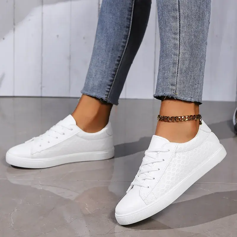 Sepatu olahraga putih kecil wanita, alas kaki nyaman gaya Korea trendi kasual serbaguna 2024