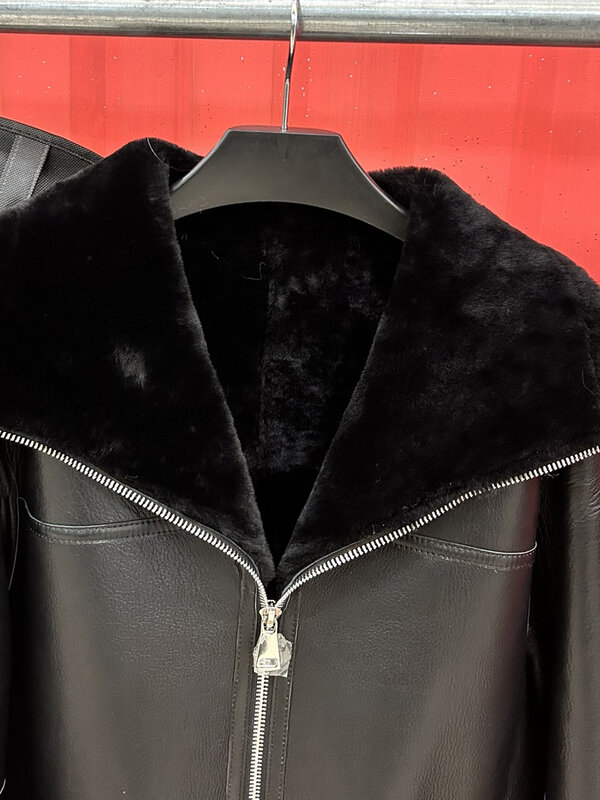 Fur coat lapel short loose version of pure colour double pocket design warm and comfortable 2024 winter new 0102