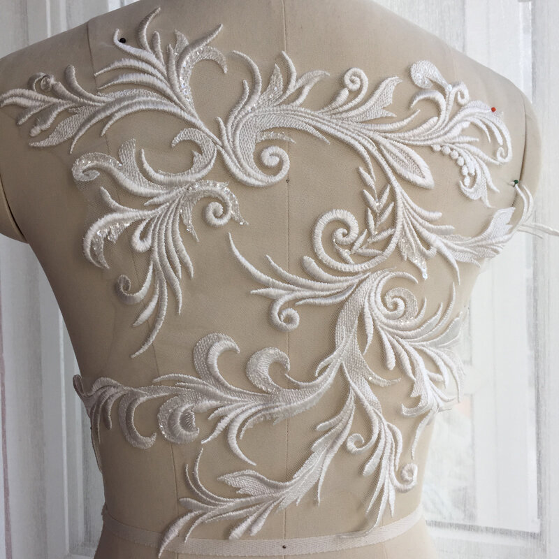 Off white europäische Drachens tickerei mit Spitze transparente weiße Perlen verziert Hochzeits kleid DIY Blumen patches