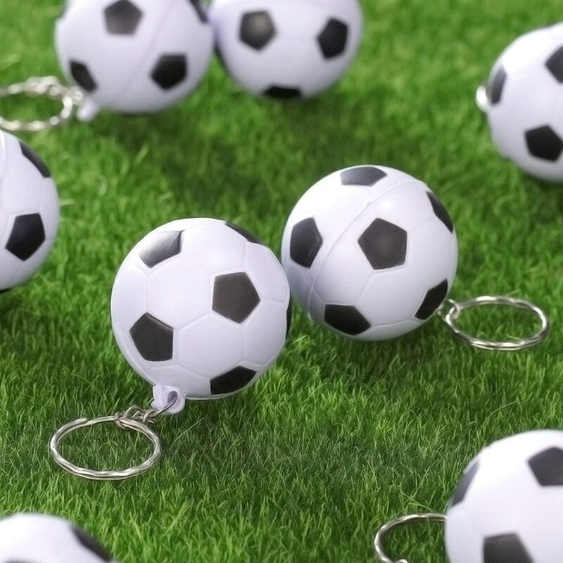 พวงกุญแจลูกบอลสีขาว24แพ็คพวงกุญแจลูกบอลความเครียดลูกฟุตบอลขนาดเล็กรางวัลงานเทศกาลโรงเรียนสำหรับเด็ก