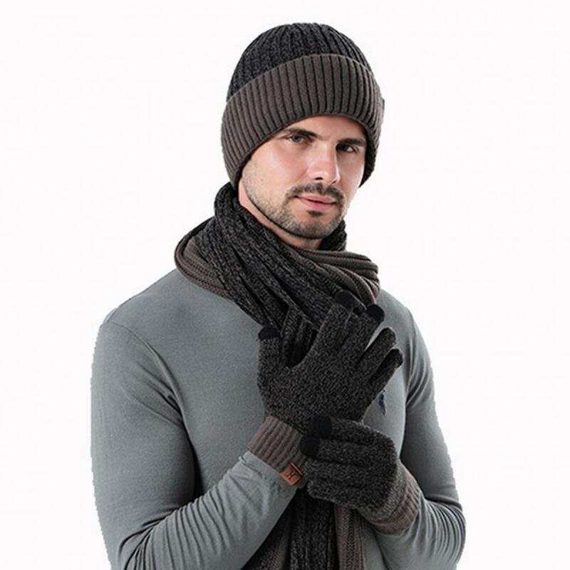 Ensemble bonnet et écharpe en tricot doublé doux, gants coupe-vent, longue écharpe, style chaud, ensemble confortable, sourire, hiver