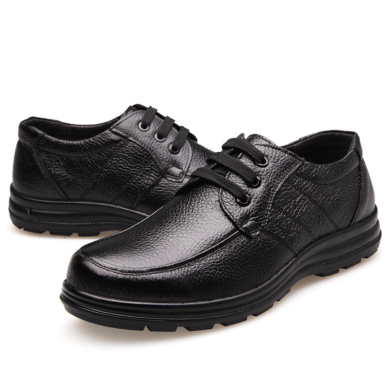 2023 nuove scarpe in vera pelle di alta qualità da uomo scarpe Casual da uomo di moda scarpe Casual da uomo di marca morbide e comode stringate nere