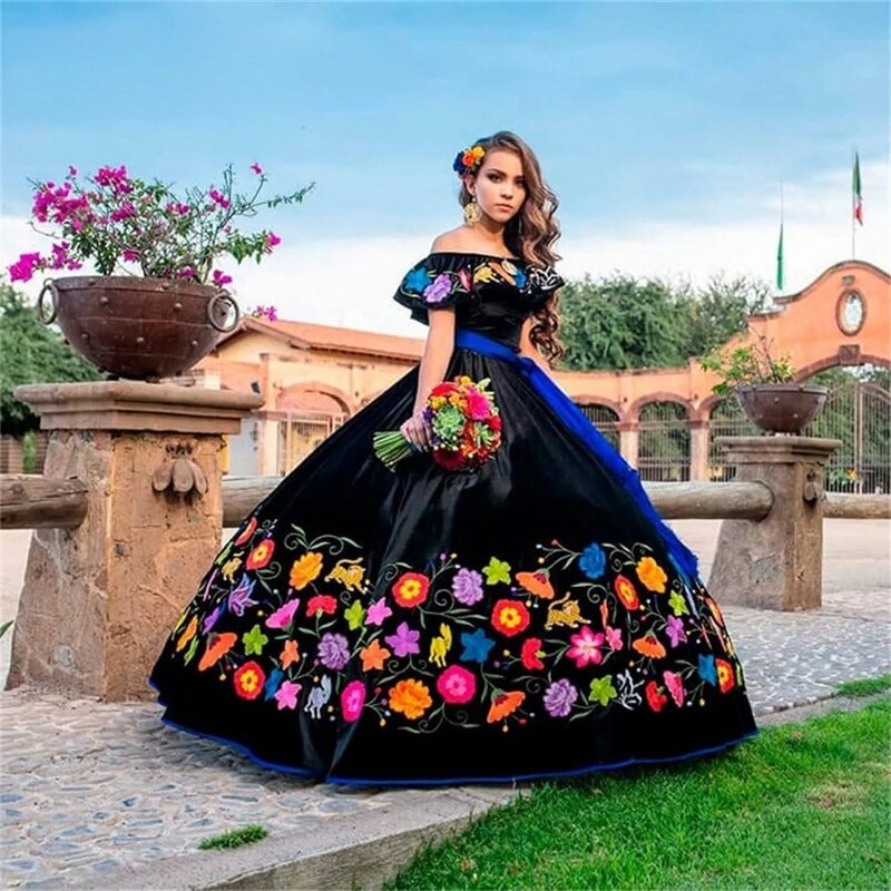 Schwarze Prinzessin Quince anera Kleider Ballkleid von der Schulter Stickerei süß 16 Kleider 15años mexikanisch