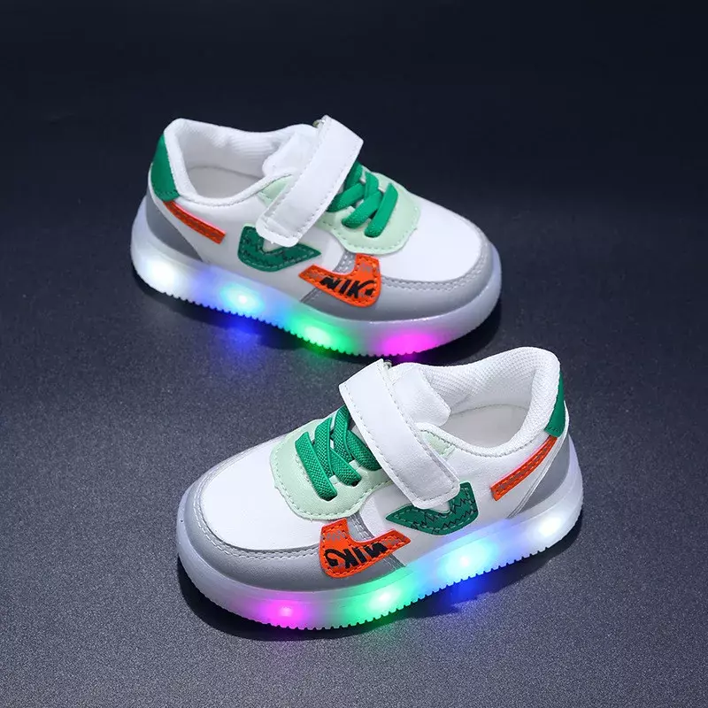 Scarpe sportive per ragazzi e ragazze 2023 primavera e autunno suola morbida scarpe da tavola per bambini scarpe leggere a LED per bambini Sneakers per bambini