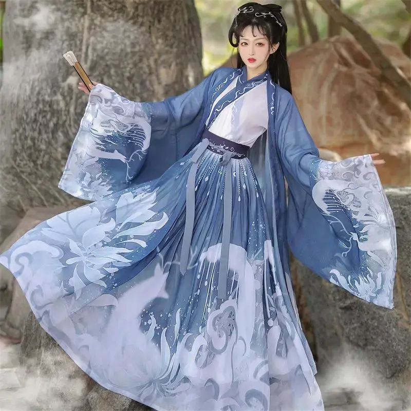Tiga potong pakaian wanita Hanfu Cina kuno, termasuk kostum dansa tradisional dan kostum tari peri Rakyat