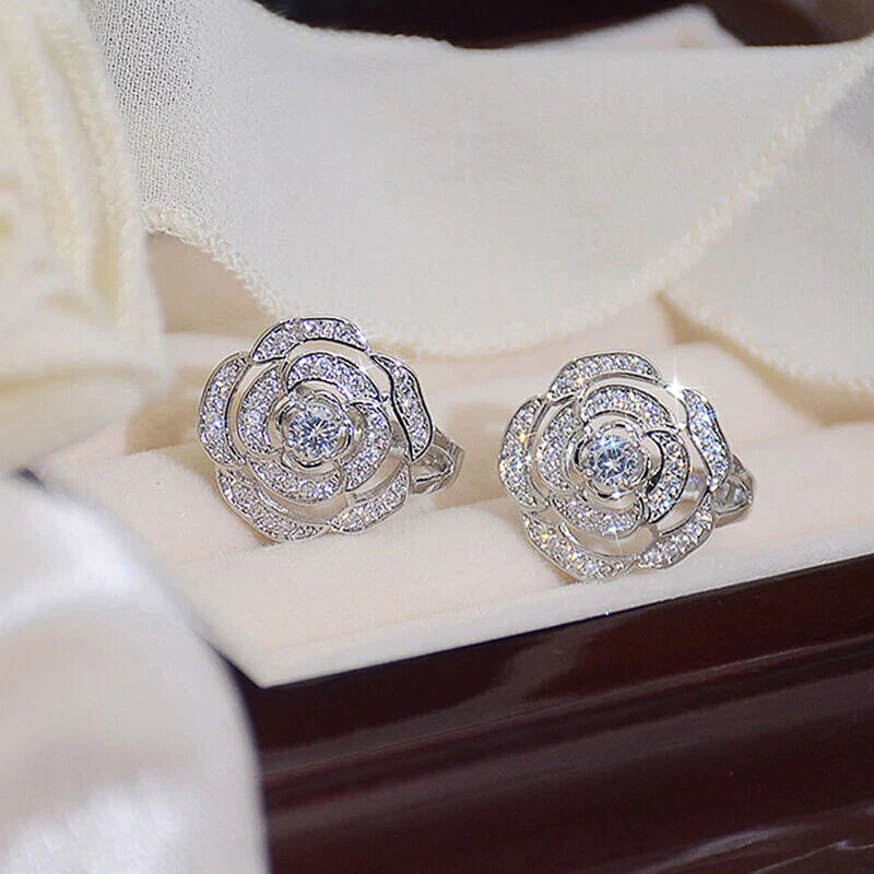 CAOSHI Dainty Blume Stud Ohrringe Hochzeit Zeremonie Schmuck mit Zarten Design Gold Farbe/Silber Farbe Zubehör für Frauen