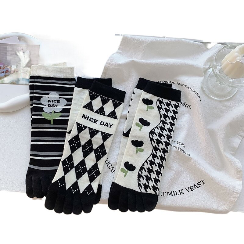 Calcetines largos a rayas para mujer, medias con estampado Floral, estilo Harajuku, Retro, color negro