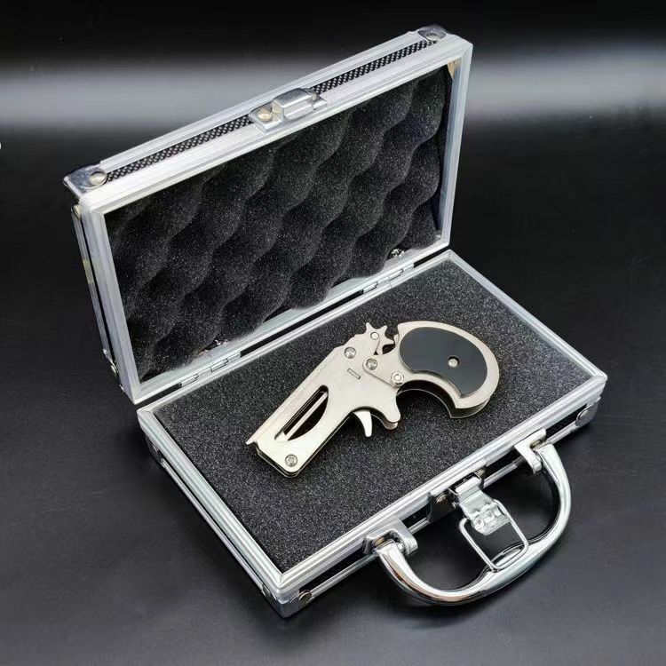 1 pz pistola giocattolo in acciaio inox Mini pieghevole elastico giocattolo sport all'aria aperta portachiavi giocattolo in gomma pistola per regali Boyfriend