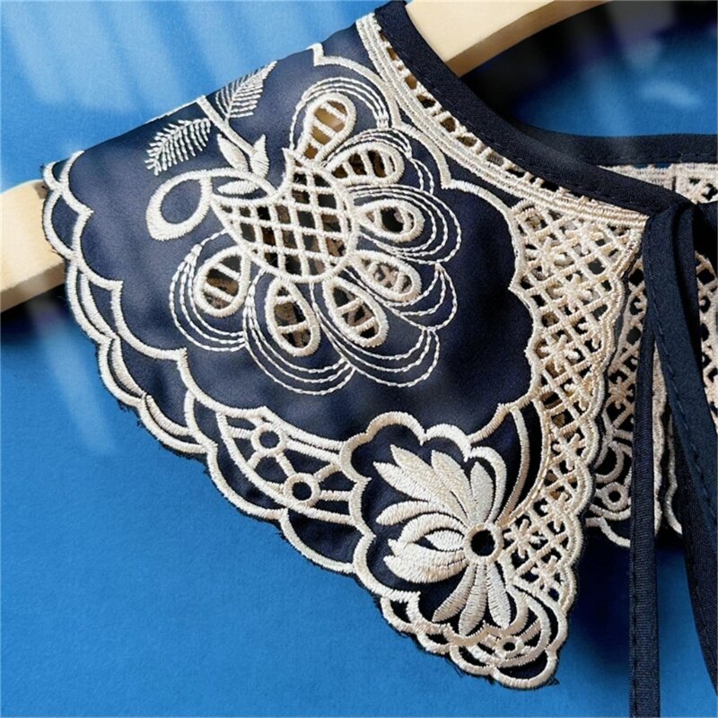Lace Floral Collar Elegant Hollow Out Blouse Collar Detachable for Lady Delicate Embroidery Floral Pattern T8NB