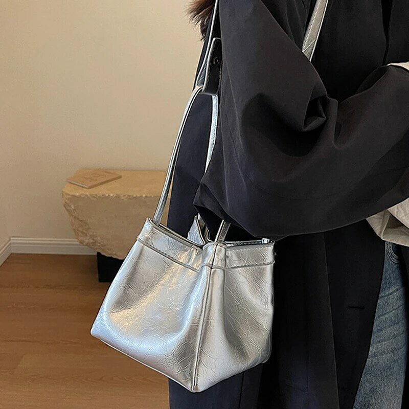 Tas selempang untuk wanita tren 2024 Y2K perak mode mewah merek desainer pesta Tote tas kulit Pu bahu tas Bucket