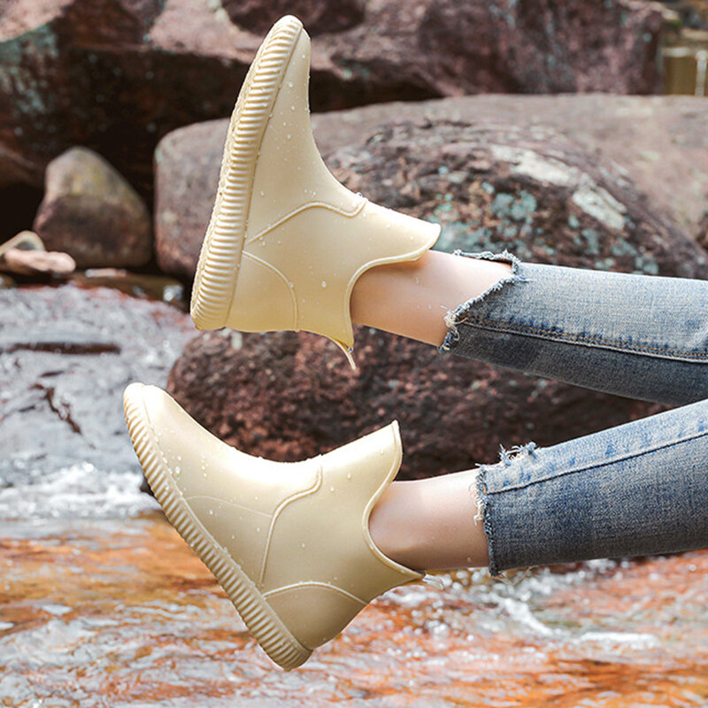 Sepatu Bot Hujan Musim Semi Wanita Modis Sepatu Bot Hujan Anti-selip Tahan Air PVC Sepatu Bot Karet Pergelangan Kaki Wanita Sepatu Dapur Sepatu Kerja 35-40