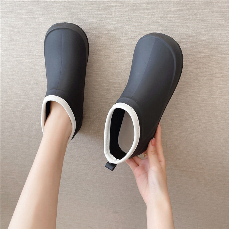 2023ฤดูใบไม้ผลิใหม่แฟชั่นผู้หญิง PVC รองเท้าบูทหน้าฝนกันน้ำกลางแจ้ง Non-Slip สวมใส่สั้นรองเท้าบูทหน้าฝนฉบับภาษาเกาหลี35-40