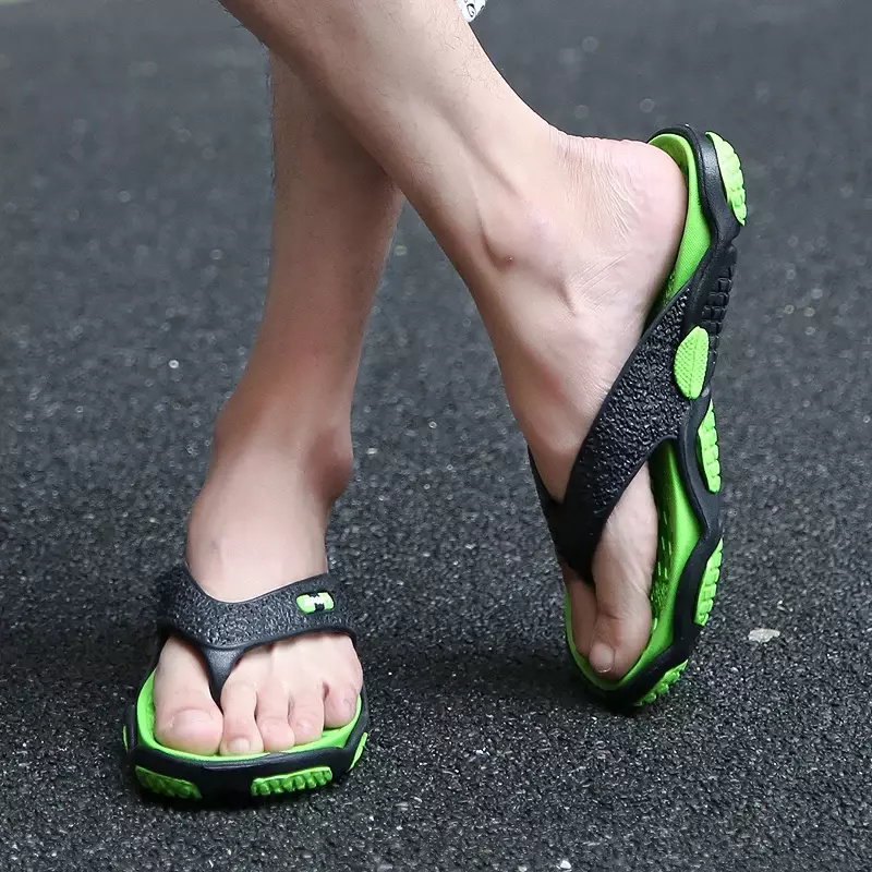 Zapatillas de moda para hombre, sandalias ligeras, chanclas informales de verano, nuevas