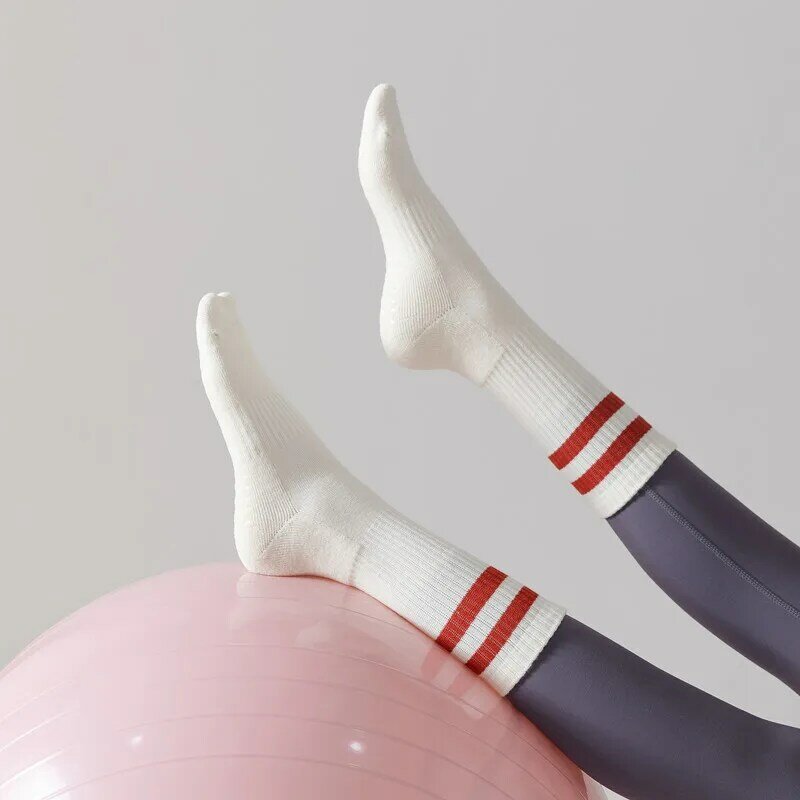 Kaus kaki Yoga katun dasar silikon antiselip setengah betis Pilates balet Barre kaus kaki lantai kaus kaki olahraga tari dalam ruangan wanita