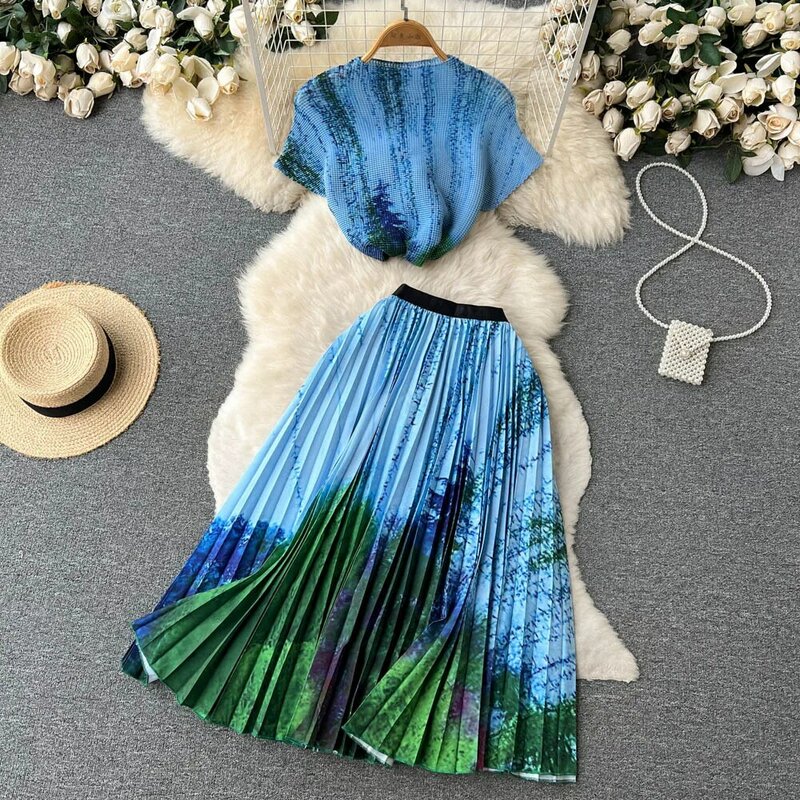 Fashionable and Trendy Printed Short T-shirt Top Two-piece Set for Women's Summer High Waisted Mid Length Pleated Skirt Set
