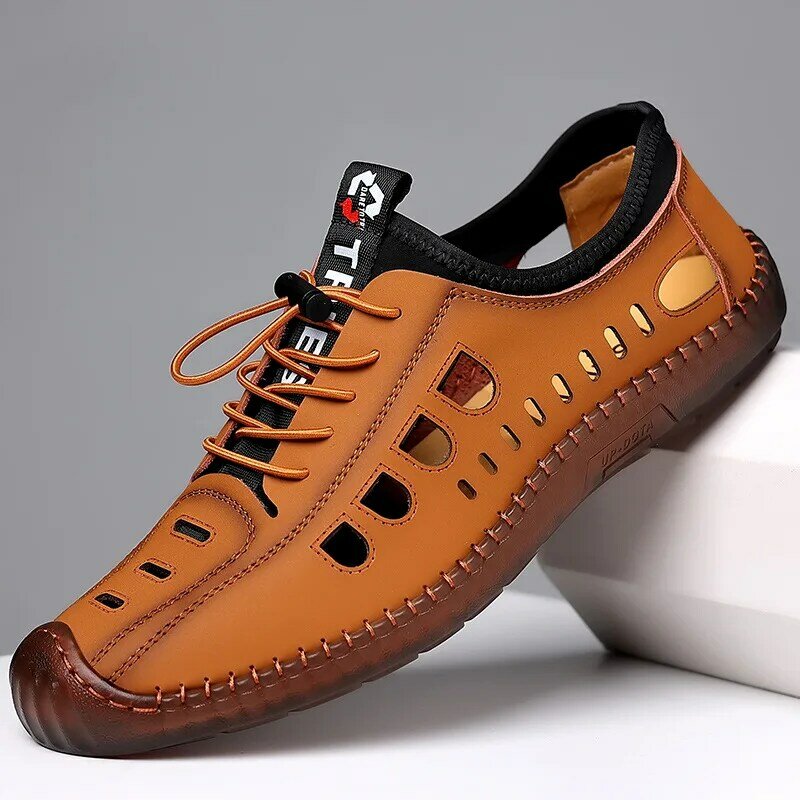 Nowe letnie męskie casualowe sandały moda drążą oddychające buty męskie płaskie biznes miękkie dno trampki Sandalias Hombre