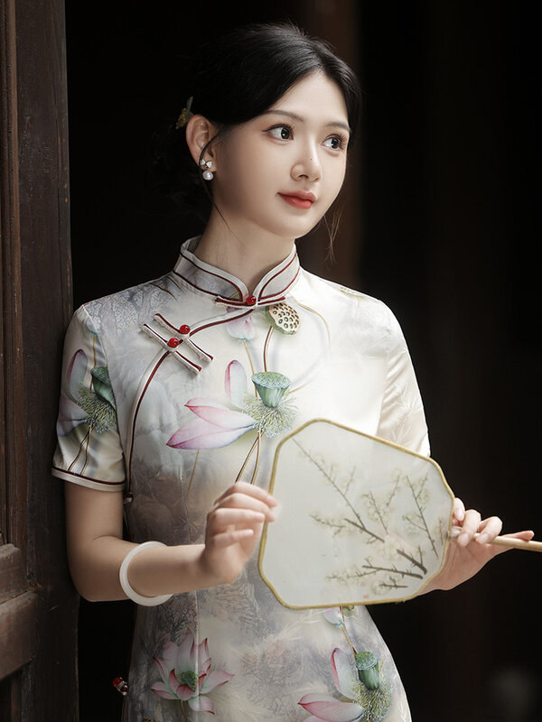 Sukienka Cheongsam damska Slim Fit 2024, letnia mieszanka jedwabiu, z krótkim rękawem, tradycyjny chiński styl, wąska sukienka Qipao kobieta