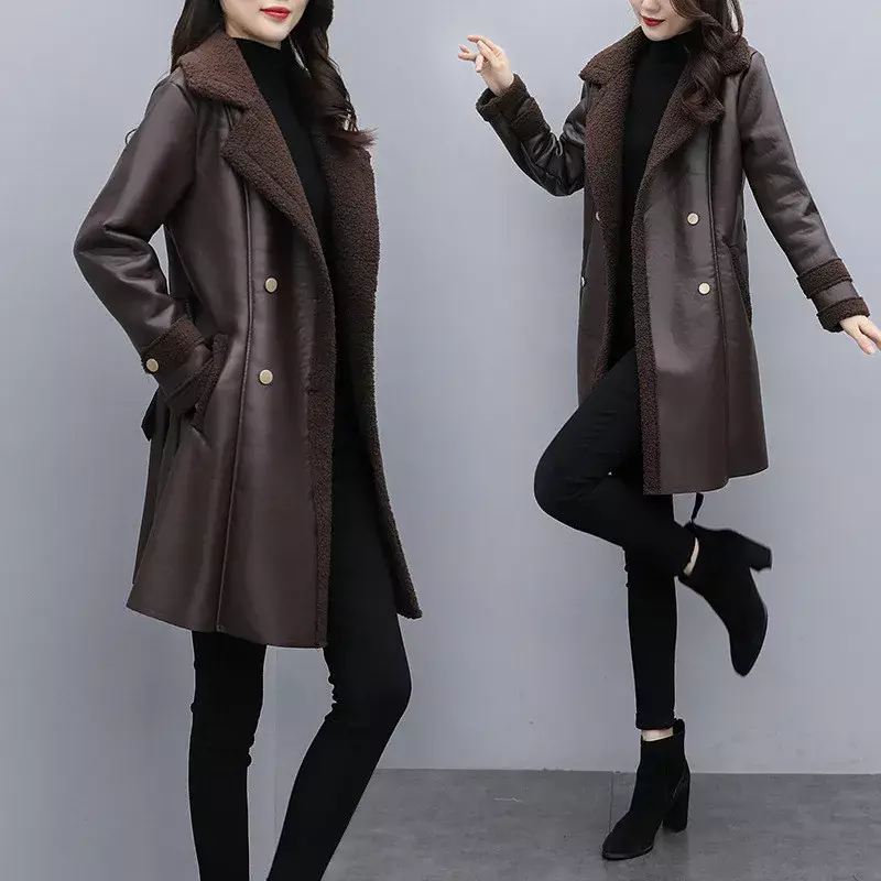 Jaket kulit untuk wanita, musim gugur 2024 baru renda kerah bulu ramping kasual pakaian luar lapisan bulu tebal jaket kulit musim dingin