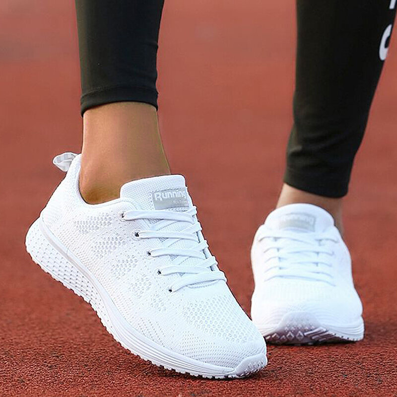 Sepatu wanita bernapas, Sneaker Jalan warna Solid baru 2024, kain jala bertali, alas kaki perempuan