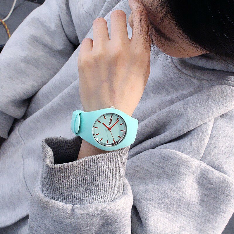 สีสันผู้ชายนาฬิกาผู้หญิงครีม Ultra-Thin นาฬิกาแฟชั่นสายคล้องคอซิลิโคน Leisure นาฬิกา Geneva นาฬิกาข้อมือผู้หญิง Jelly นาฬิกาของขวัญ