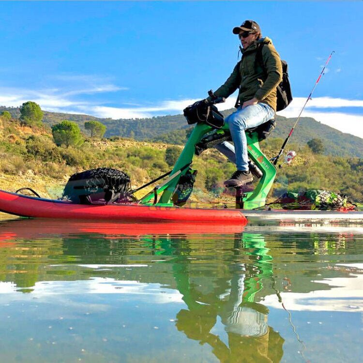Outdoor-Sporta us rüstung Fahrrad Bicicleta Acuastica de Oedal Großhandel PVC aufblasbare Pontons Boots rohre schwimmende Wasser fahrräder