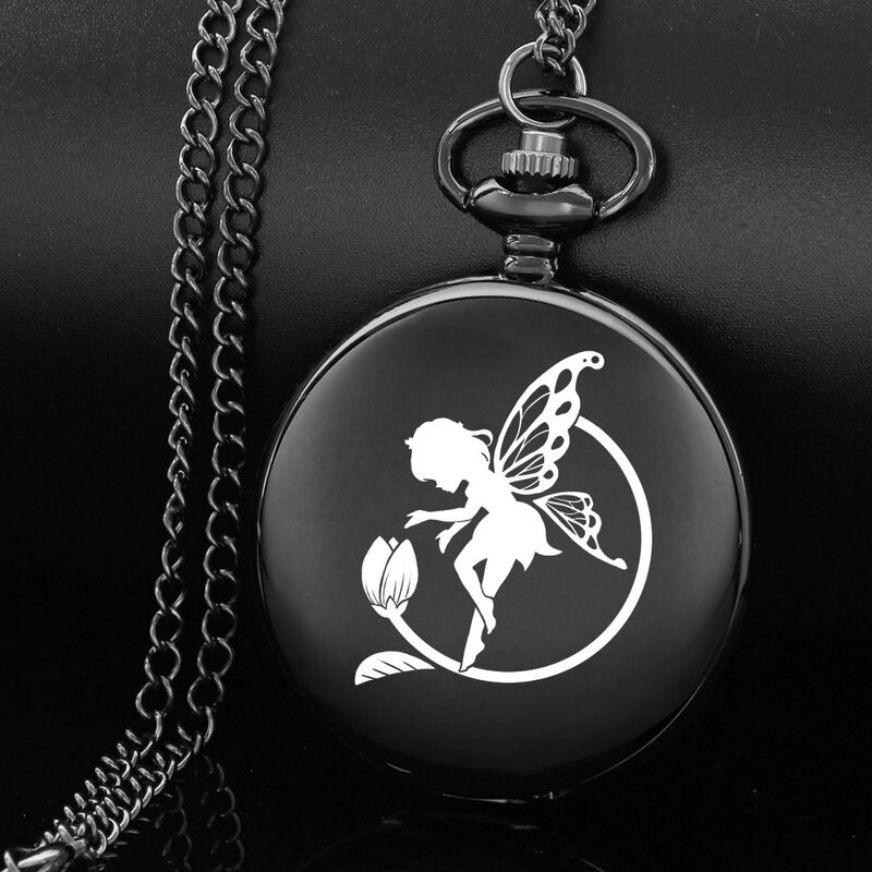 Die Schmetterling Jungfrau Design Schnitzen Englisch Alphabet Gesicht Taschenuhr eine Kette schwarz Quarz Uhr perfektes Geschenk
