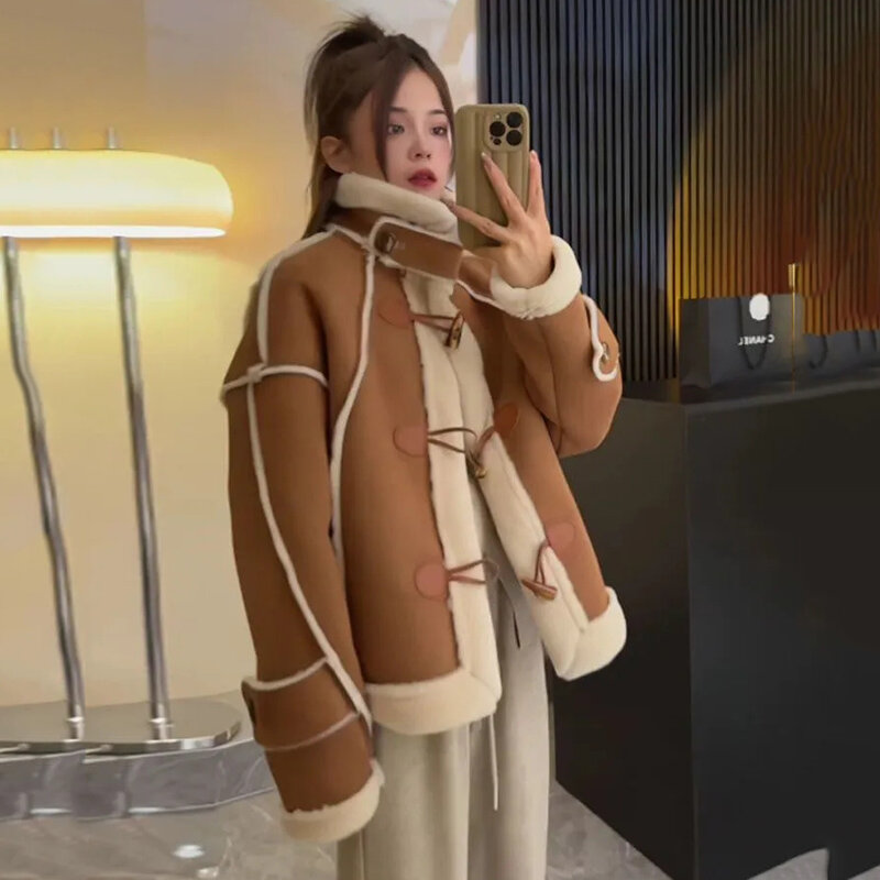 Jaket kulit imitasi kerah berdiri untuk wanita, mantel Pu hangat musim gugur musim dingin kancing tanduk mode baru 2024