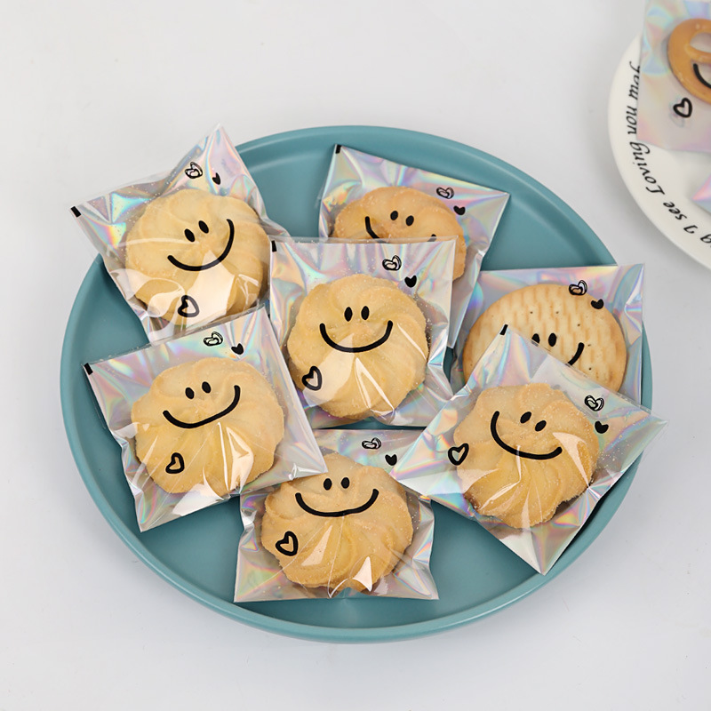 Sacchetto di imballaggio per biscotti croccanti con fiocco di neve da 100 pezzi sacchetto autoadesivo con viso sorridente carino sacchetto di biscotti trasparente Laser