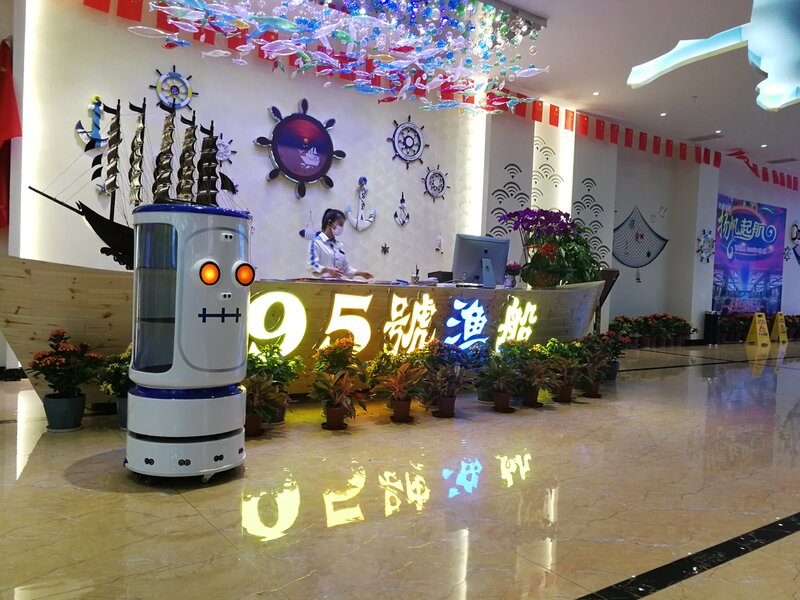 Robô programável inteligente do serviço, usado no restaurante e no hotel Food Stores