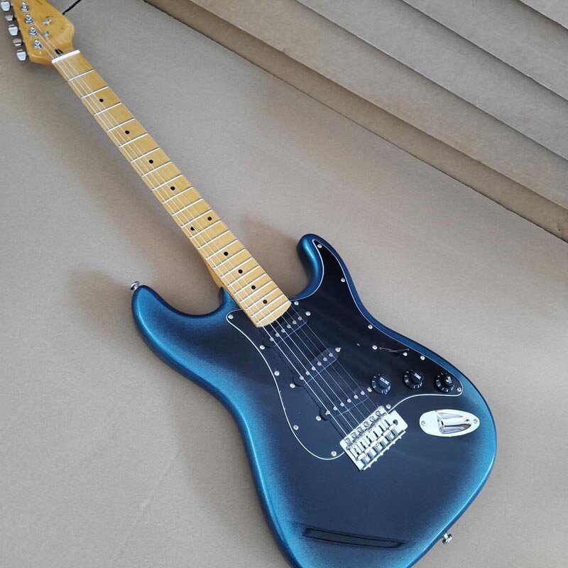 الغيتار الكهربائي الأزرق الداكن ، لون شائع جدا ، لديه أداء احترافي جيد ، مهنة