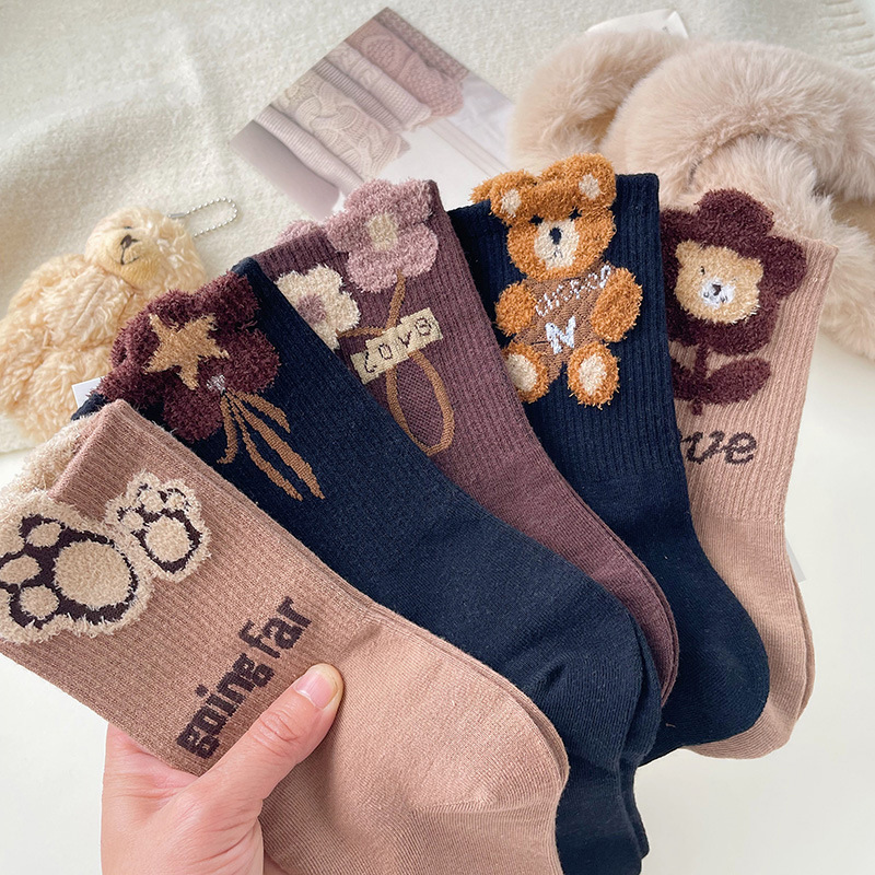 Fashion Retro Cotton Cute Cartoon Socks Bear Sock Girls Comfortable Middle Tube Sock Autumn Winter Soft Kawaii Socks for Women