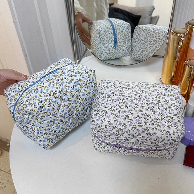 Storage Organizer Floral Puffy Quilted Makeup Bag Flower Printed Cosmetic Pouch Large Travel Cosmetic Bag Makeup Accessory