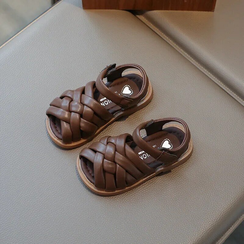 Nuovo sandalo per bambini estate ragazze scarpe da spiaggia intrecciate moda tinta unita causale bambini sandali piatti semplici fondo morbido Versatile