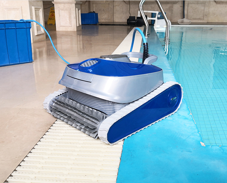 หุ่นยนต์ทำความสะอาดสระว่ายน้ำสีฟ้าแบบอัตโนมัติ