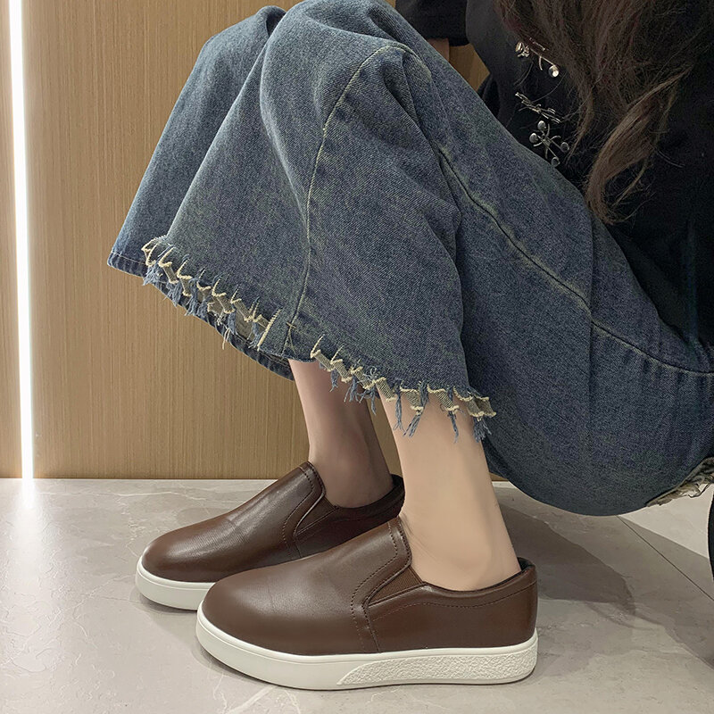 Sapatos rasos de couro para mulheres, sapatos redondos, slip-on conciso, alta qualidade, nova moda, 2024