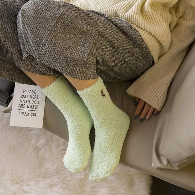 Calcetines cálidos de felpa de Coral para mujer, medias de lana gruesa, suaves y esponjosas, informales, de manga media, para dormir en el hogar, 1 par