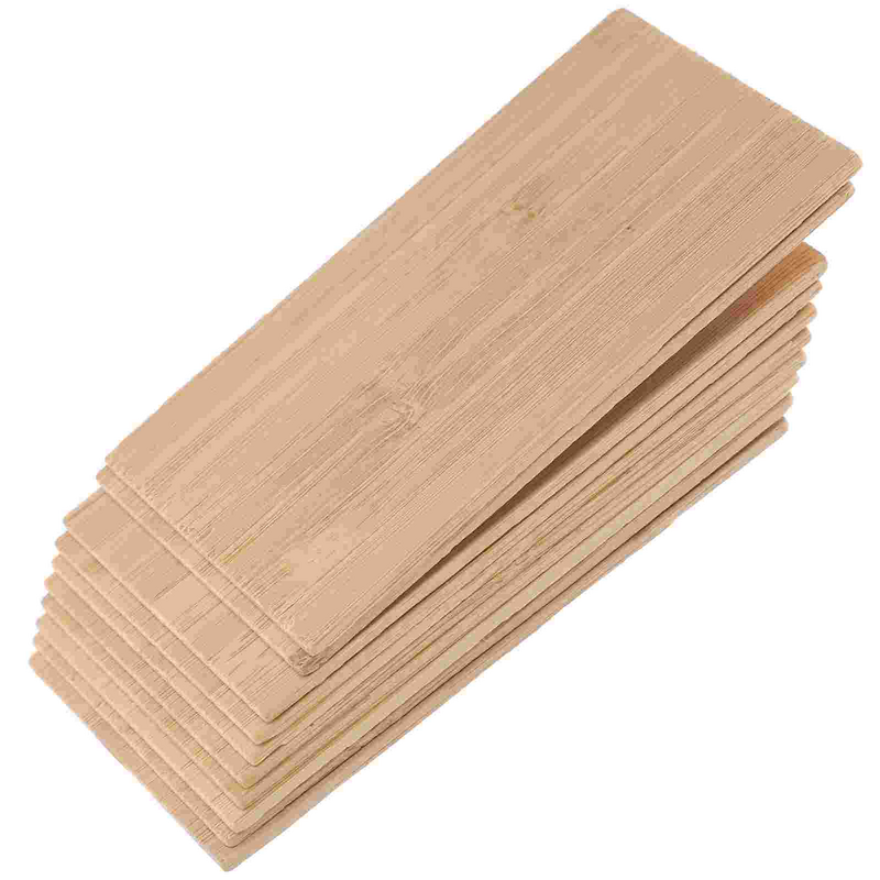 Placas de madera rectangulares sin terminar, tarjetas de visita de bambú, signo en blanco, cosas