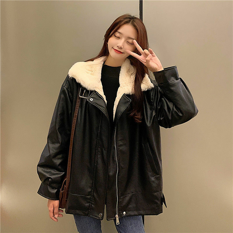 Mantel kulit tebal hangat Retro pakaian jalanan wanita, jaket lengan panjang berkerah terintegrasi bulu longgar musim dingin gaya Korea