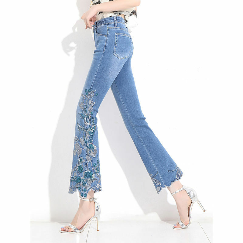 Büro Dame lässig Frauen weiß Flare Jeans Frühling Sommer koreanische Mode schlanke Blumen Muster hohe Taille Denim kurze Hose