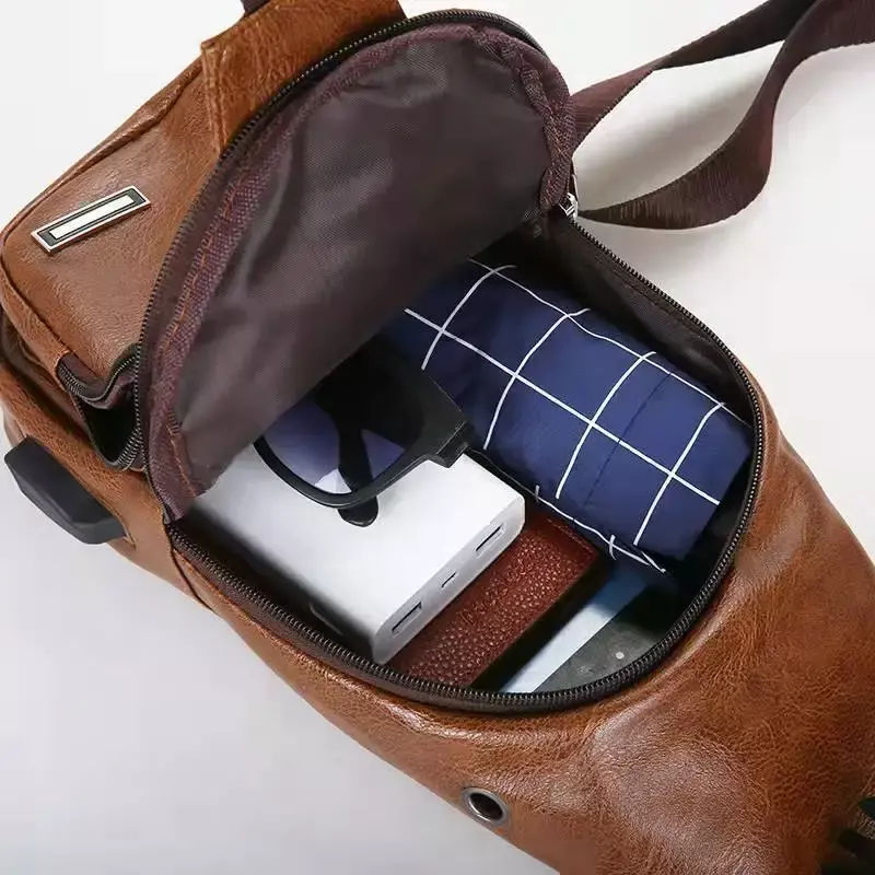 USB-Lade-Brusttasche mit Headset-Loch Herren-Multifunktions-Brusttasche mit einem Riemen und verstellbarem Schulter gurt