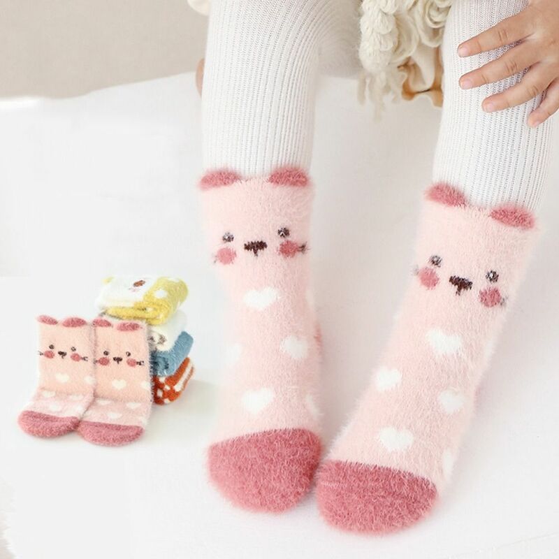 Confortável Mink veludo meias, Mid-Tube meias, bonito animal padrão, urso, pato, gato, coelho, casa sono, doce