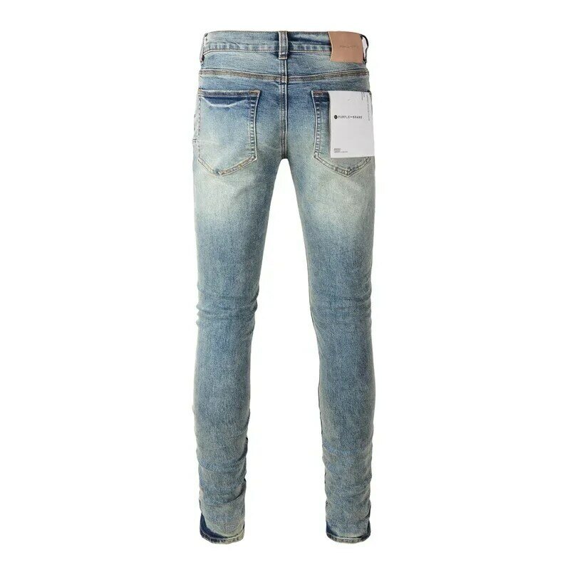 Fioletowe markowe dżinsy spodnie dżinsowe z główna ulica łatami wykonanymi ze starej tkaniny naszywkowej naprawiają niskie, wąskie spodnie dżinsowe