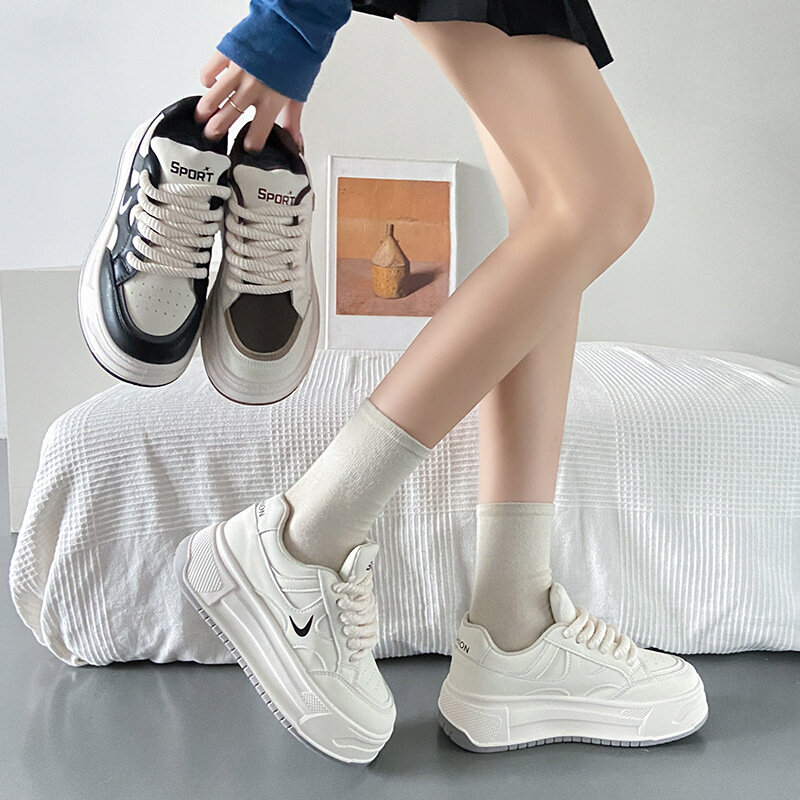 2024 Herbst Frauen weiße Schuhe koreanische Ausgabe Studentinnen dicke Sohle Board Frauen Turnschuhe lässige Plattform Antislip Oxfords