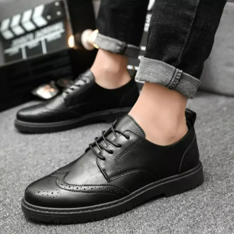 Mokasyny męskie 2024 modne letnie buty pasujące do Casual buty męskie dżentelmen PU obuwie skórzane pół-formalna sukienka biznesowa buty