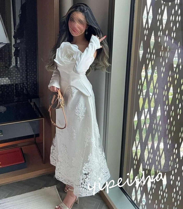 Vestido de graduación de Arabia Saudita, exquisito estilo moderno, sin tirantes, línea A, encaje, flores, satinado, vestidos para ocasiones a medida