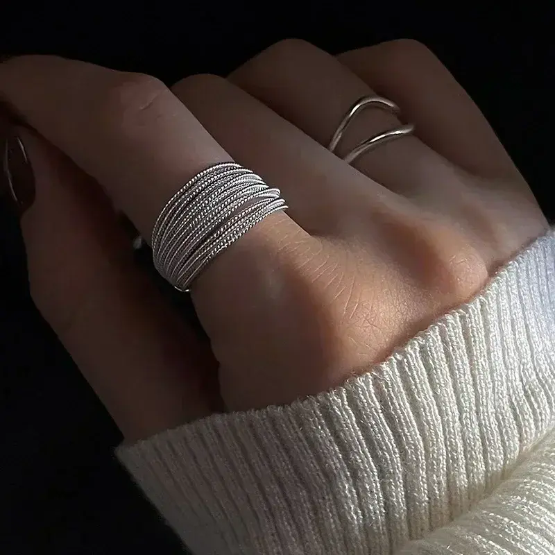 Anello con linee uniche placcate in argento per gioielli da donna anello Vintage regolabile con dito per gioielli di moda regalo di compleanno per feste